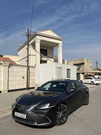 🚗 للبيع: Lexus ES Luxury 2023 ✨ بحالة ممتازة – فخامة وهدوء ونعومة بالق...