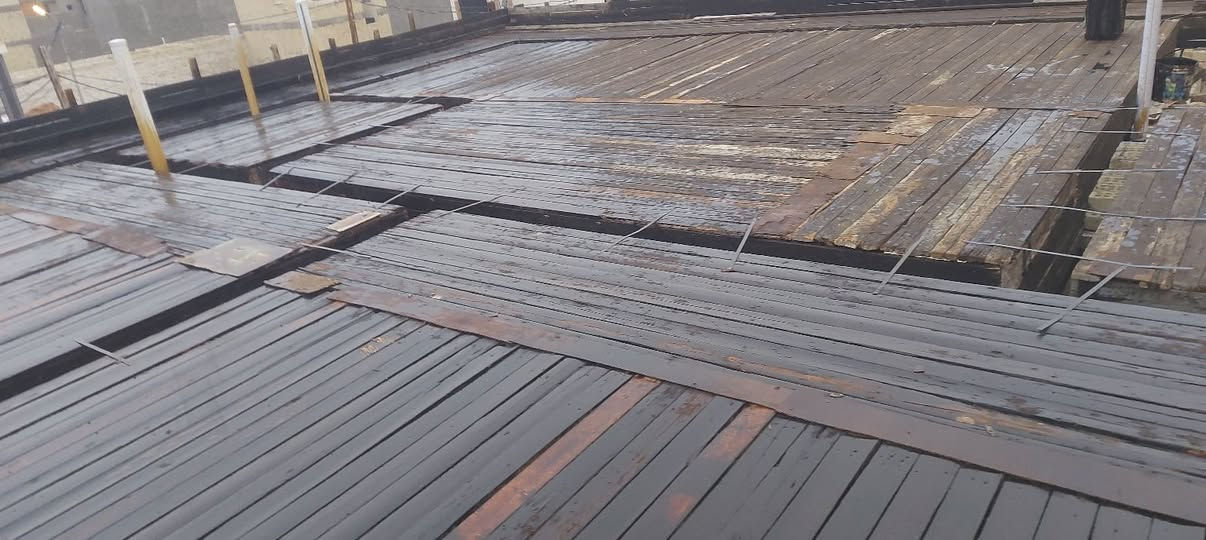 السلام عليكم عندي خشب 100متر رباط سكف للبيع معلك الوح سمك تارس بي مكعب طول 4متر الباقي كل 3متر  السعر(مليونين وربع)اتصل *********** بغداد
