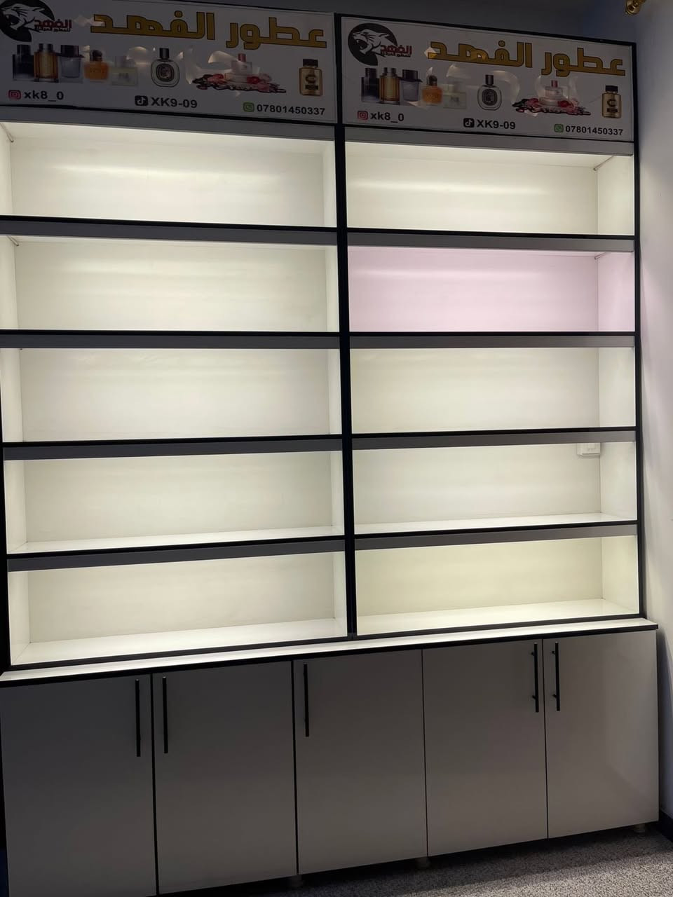 فاترينه تفصال نضيف نفس ما واضح بالصور بيه مخزن واناره الطول 3متر والعرض 2ونص تصلح محل نقلات كوزمتك محل عطور محل ملابس سعر كلش مناسب ب550العنوان بصره 
واتساب ***********
