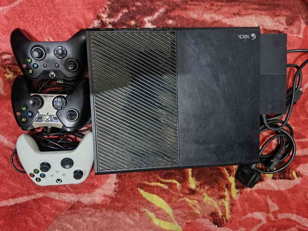 اسلام عليكم بلي اكس بوك اكس وان اخو الجديد ويا جوستيكات 3وحده شحن وثنين واير وبي بيس23 جيتي اي5 وبي لعبه حرب وبيس 25 ماعوزه شي بكاني العبيدي شهداء الثانيه رقم الهاتف *********** السعر 150وبي مجال قليل
