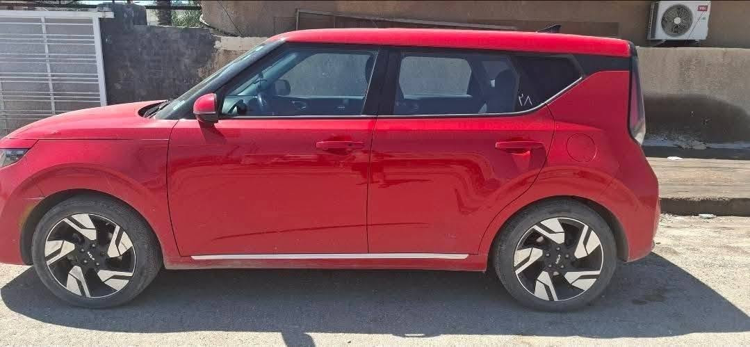 للبيع 

GT-Line 2023 سول

النوع: كيا سول GT-Line

(فول مواصفات)

الموديل: 2023

الرقم: بغداد بإسمي شخصياً

- تحويل ثاني يوم)

المسافة المقطوعة: 47,000 كم قابلة للزيادة

حالة البدي والضرر:

السيارة بدون صبغ نهائياً.

. تفاصيل الضرر: بارد وتكحيل کارت شبرين) في البنيد أثر الحادث + خشم الجاملغ مع تعديل الجاملغ بارد + بارد قليل
جدا في حافة الباب

الدعامية الامامية تبديل

. ملاحظة توجد طخة بسيطة جداً في الباب الخلفي (جهة الراكب أثر النقل (موضحة بالصور) ورصعة بالبنيد طابوكة بسبب اطفال المنطقة )  طخة بالدعامية الخلفية

الإيرباك ضرر إيرباك الدرگة (الستيرن) والدشبول مبدل
بلادي.

 

العنوان : المحمودية  أو الكرادة
السعر مناسب 

للتواصل:***********
