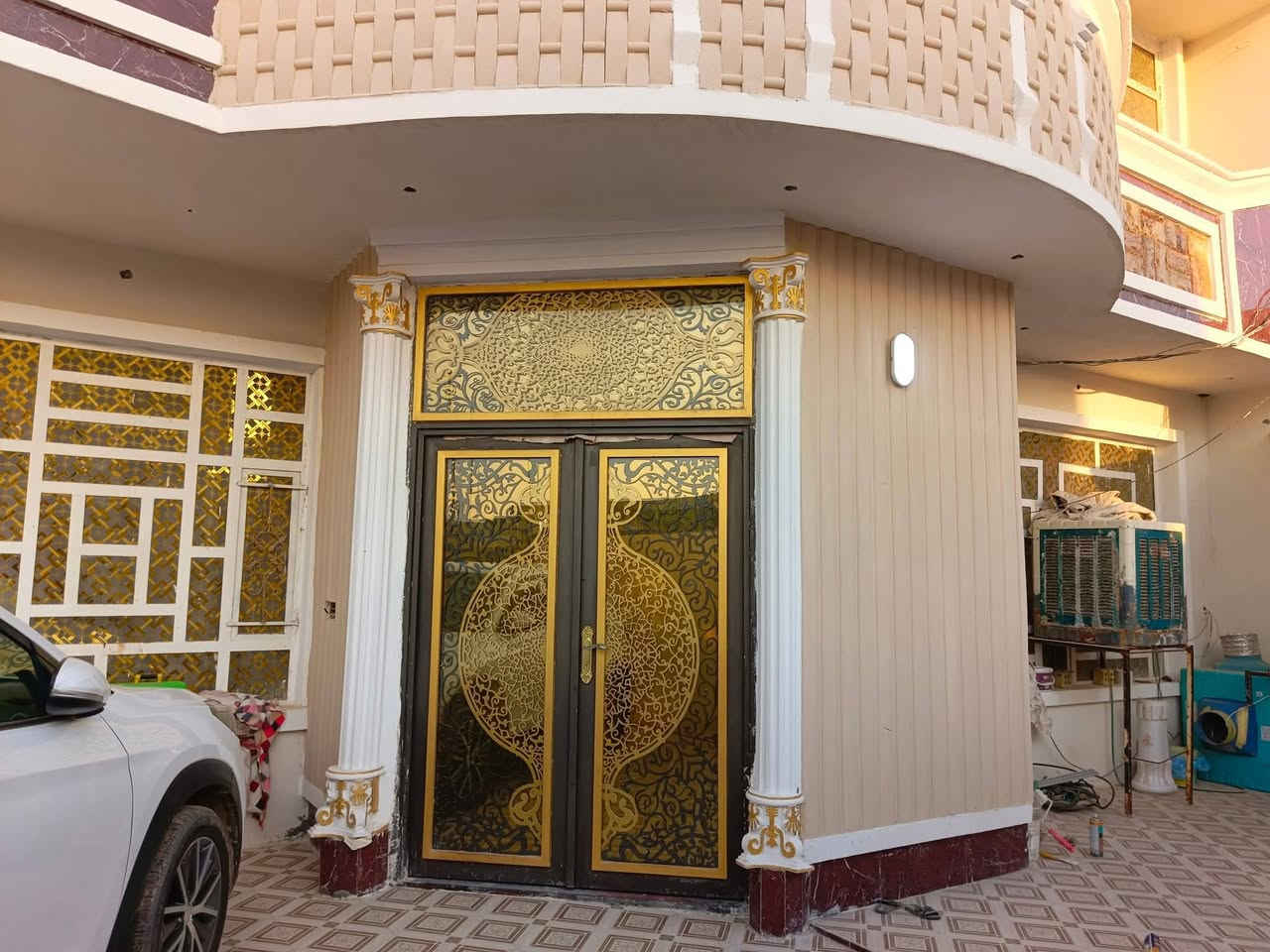 بيت للبيع او مراوس في حي القدس على الحولي قريب على مدرسة شعاع المعرفه طابو زراعي مساحة ٣٠٠متر استفسار اتصل على الرقم ***********
