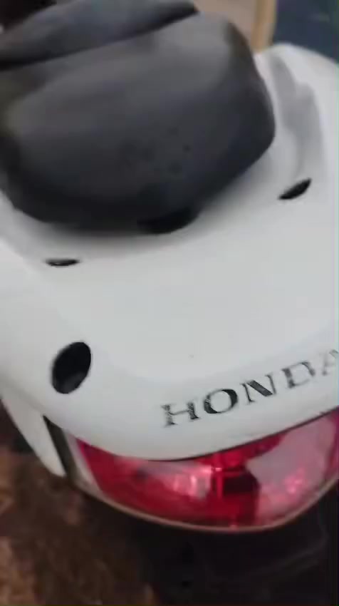 السلام عليكم pcxللبيع ماشيه ٣٥ دراجه حلوه ومرتبه مال جناي نقصها الاجنحه الي جون الدواسه فقط السعر مليون او 750 وبيها مجال مكانها ديالى بعقوبة الرقم***********
