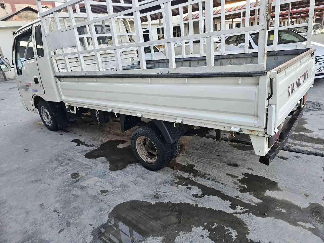 السلام عليكم
كيا ام عيون موديل 2002سياره جاهزه مجهزه ما بيه نقص تحويل ثاني يوم رقم نكليزي مكينه جديده كير جديد  صدر حلو  مكان سياره يوسفيه سعر سياره 75وبيه مجال ***********\***********
