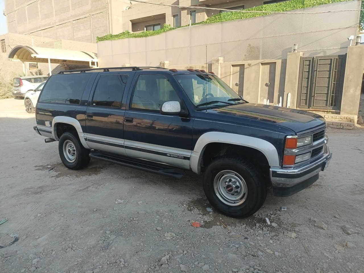 السلام عليكم بهبان موديل 1996خليجي فحل رقم بغداد انكليزي خصوصي هزه ورقم جديده مكينه عنكبوت كير 1000بدون صبغ وضربه ابلاديه مكفول مكينه وكير واكسل وحداديه مكفولات تبريد تدفعه ثلج شاشه منضومته لايت زنون تخم تاير جديد صدر امامي خلفي جديد سياره جاهزه السعر ٥٥ وبيه مجال مكان سياره بابل المسيب الاتصال على الرقم ***********
