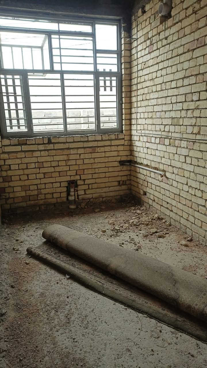 السلام عليكم بيت طابقين للبيع ٣٠٠ متر عدا الحديقة يحتوي على ٤غرف نوم كبار وصالة ٦في٦. أستقبال طول ٨متز لعرض ٥ مئسس ماء وكهرباء طابو زراعي سند ٢٥ العنوان بغداد المحمودية ناحية الرشيد لاتصال على الرقم *********** لاستفسار على الرقم غير متواجد على الفيس
