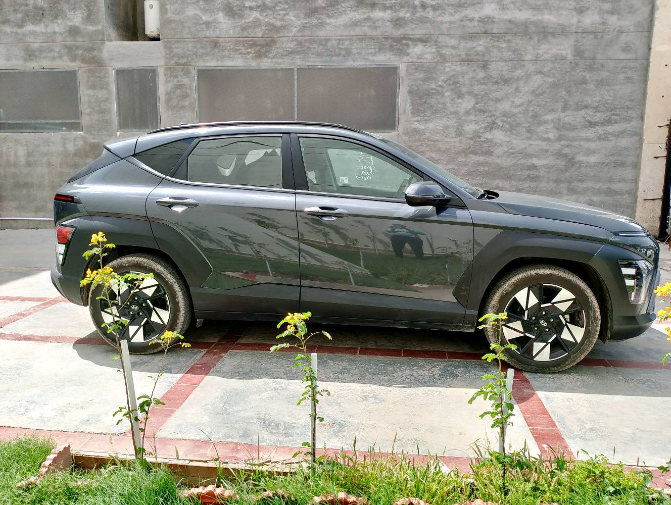 هونداي كونا 2024 وارد امريكي 
ماشيه  25 رقم بغداد باسمي 
السعر 165

🟢مواصفات
🟢 محرك 2000 دوش
🟢 بصمه تشغيل + تشغيل عن بعد
🟢 هند بريك بصمه 
🟢 شاشه دجتل متصل اندرويد وكار بلي  
🟢 كامرة خلفية دوارة ثلاث وضعيات
🟢 كشن السائق كهرباء
🟢 رادارات اماميه وخلفيه وجانبية 360°
🟢 تحديد مسار  وتحذير عند خروج عن الخطوط+ توقف ذاتي عن الاقتراب 
🟢  انضمه قياده درايف مود
🟢  اوتو هولد + نضام صعود منحدرات 
🟢 نقطة عمياء +اشاير بالمري 
🟢 تبريد بيانو مناخي منفصل قطعتين امامي وخلفي
🟢 شاحن واير ليس وتايب سي
🟢 فول تحكم ستيرن 
🟢 اوامر صوتية
🟢ويل كب حجم 18 
🟢استيرن رجاج عند الاقتراب من سياره

الضرر بالجاملغ الامامي ايرباك سليم صور الحادث بالمنشور سيارة جديدة استخدم شخصي
التواصل *********** متوفر واتساب 
