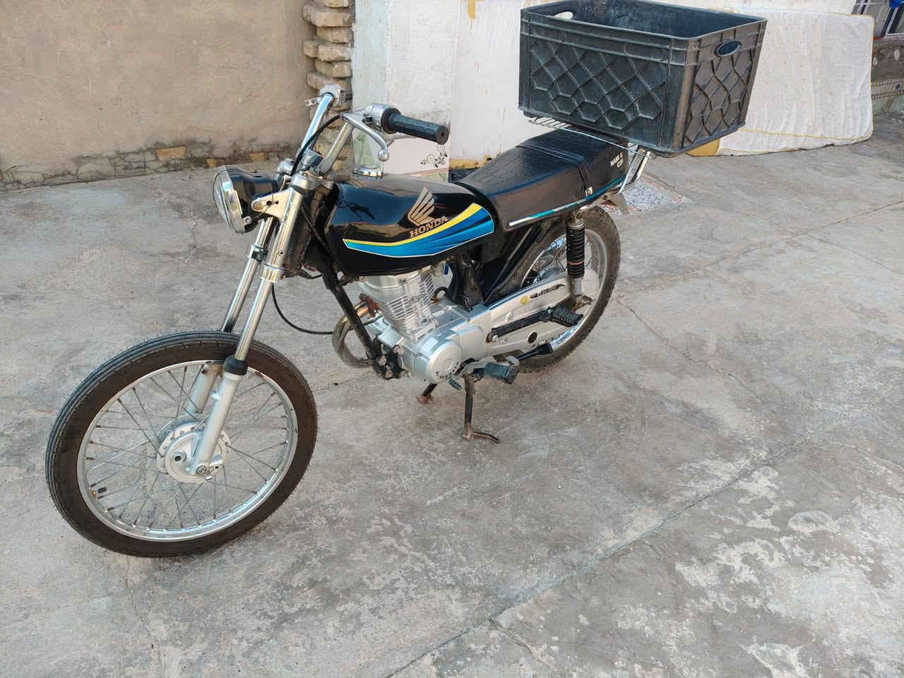 للبيع دراجه ايرانيه جديده كلش كلش وكيليه 
للاستفسار الاتصال على الرقم 
*********** المجر الكعبي, ميسان

