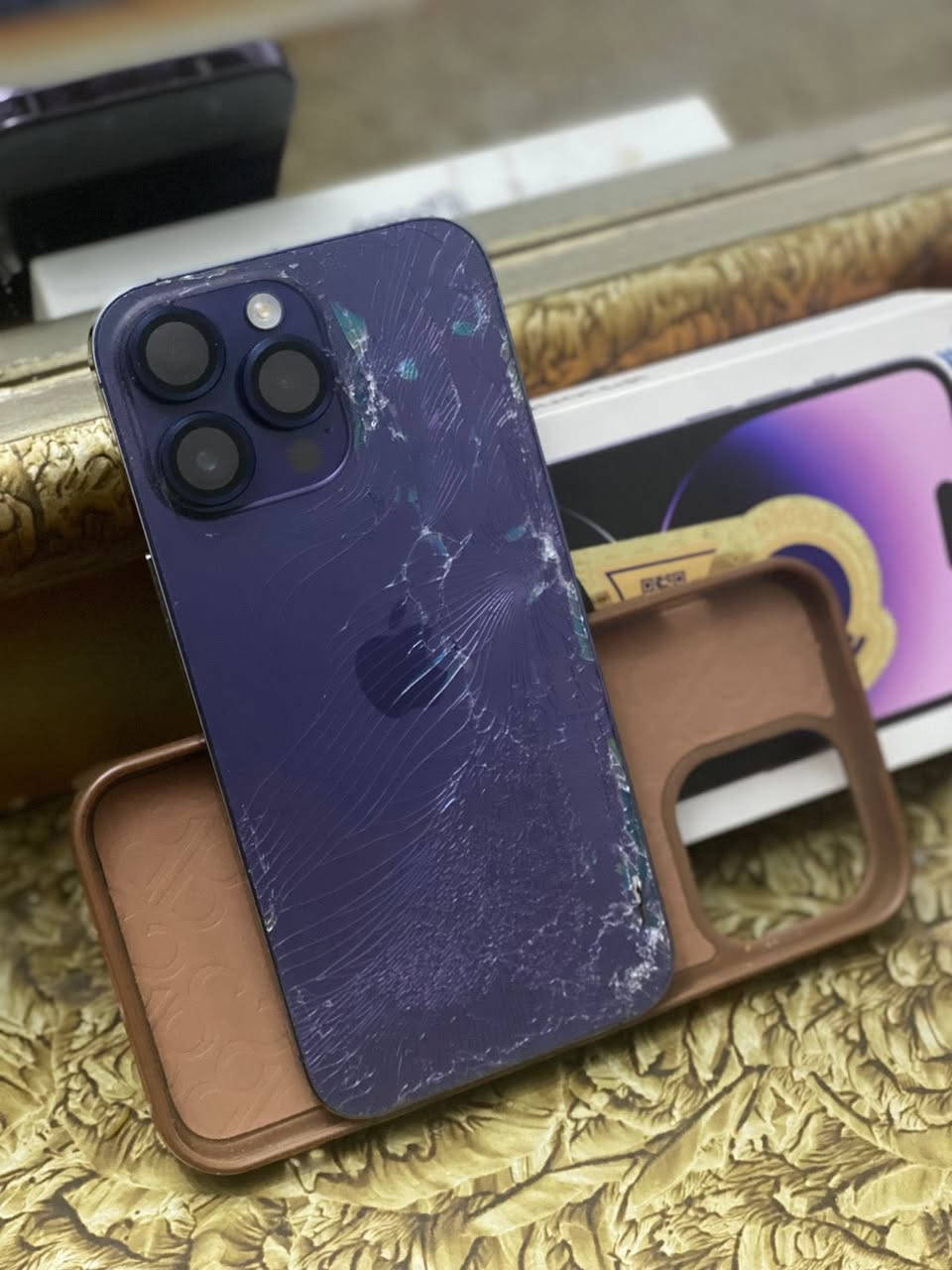 آيفون 14 برو ماكس شرق اوسط شريحتين النموذج مالته M يعني الأصلي
مواصفات الجهاز : 
البطاريه الاصليه : 92 
الشاشه : الاصليه 
فيس إيدي : شغال 
الذاكره : 256
ملحقاته : كارتون فقط 
ملاحضه : الجهاز ابد ما داخل تصليح وشرط تفحص حاسبه بس طاح مني ونكسر الضهر مالته مثل ما واضح في الصور وتصليح الضهر مالته ب50 ألف ليزر يعني حتى ما يفتحون الجهاز 
السعر : 800 
رقم التواصل : ***********
مكاني : البصره حي الأصدقاء 
خدمه توصيل : لا توجد
