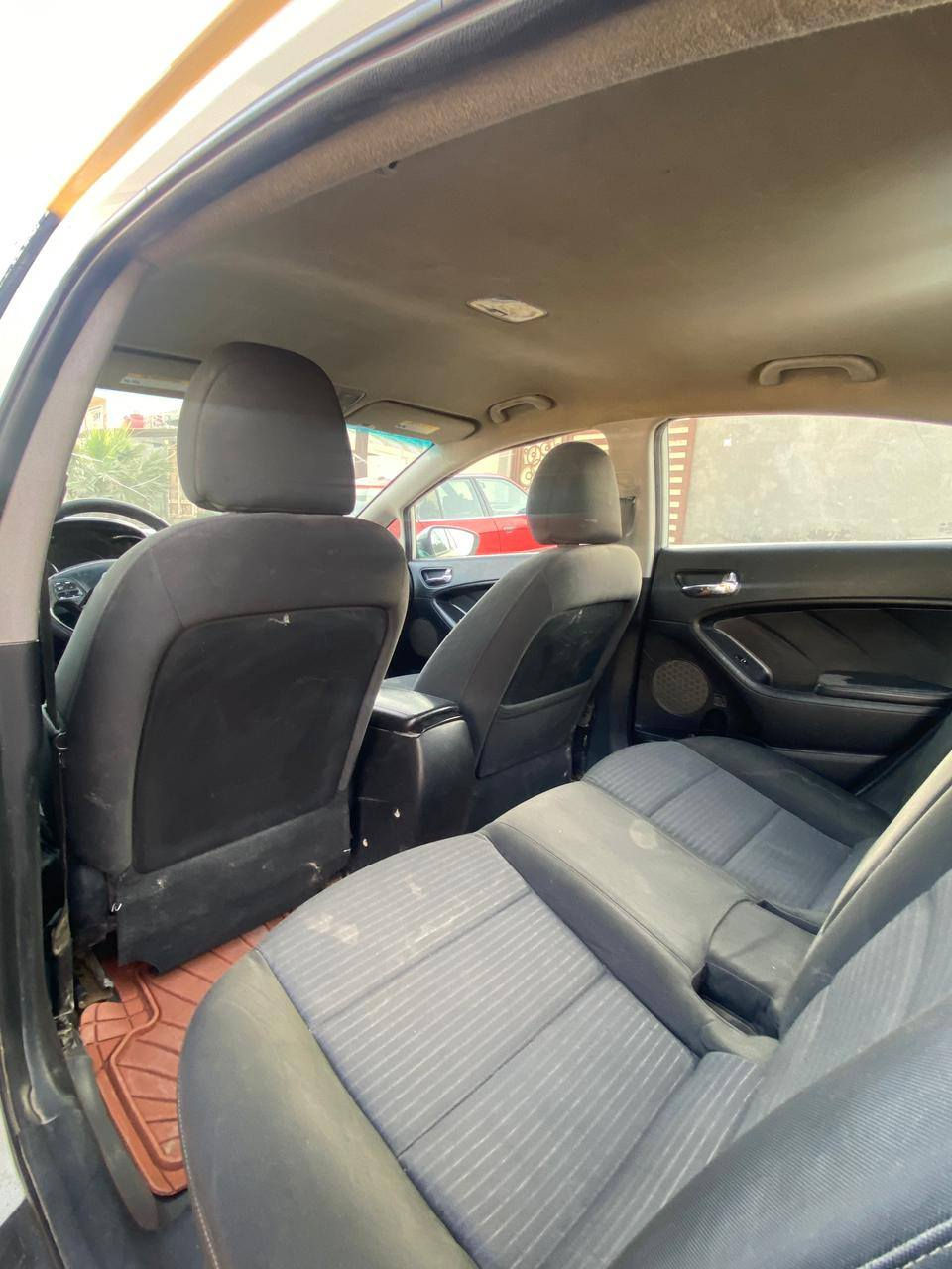 السلام عليكم
فورتي موديل 14 وارد أمريكي 
محرك 2000 دوش ضررها كما موضح بسونار 
رقم بغداد سعرها 95 وبيها مجال مكاني ديوانيه
***********- ***********
