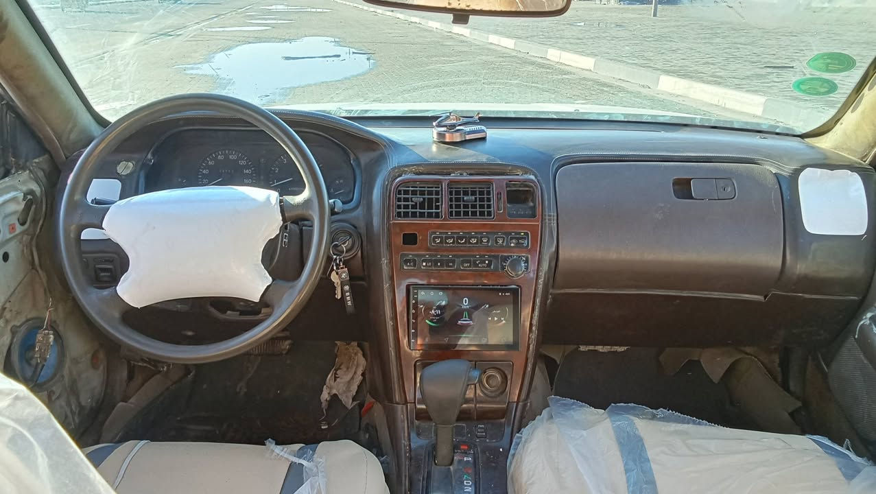 السلام عليكم سيارة شيزر  للبيع الموديل 1996 سيارة مكفولة من الكص والنقل والعيب  ضربة مابيها مكينه  ثنين ونص  كير كايم  سنويه منتهيه  رقم بغداد      دواخل جدد السعر 40 وبيه مجال  ومكاني بصرة وللاستفسار على الرقم ‏‪0788 578 3078‬‏
