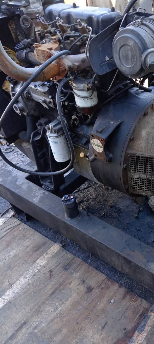 مولدة بيركنز ٣٠ كيفي نظيفه جدا سيت بلادي للبيع بغداد ***********
