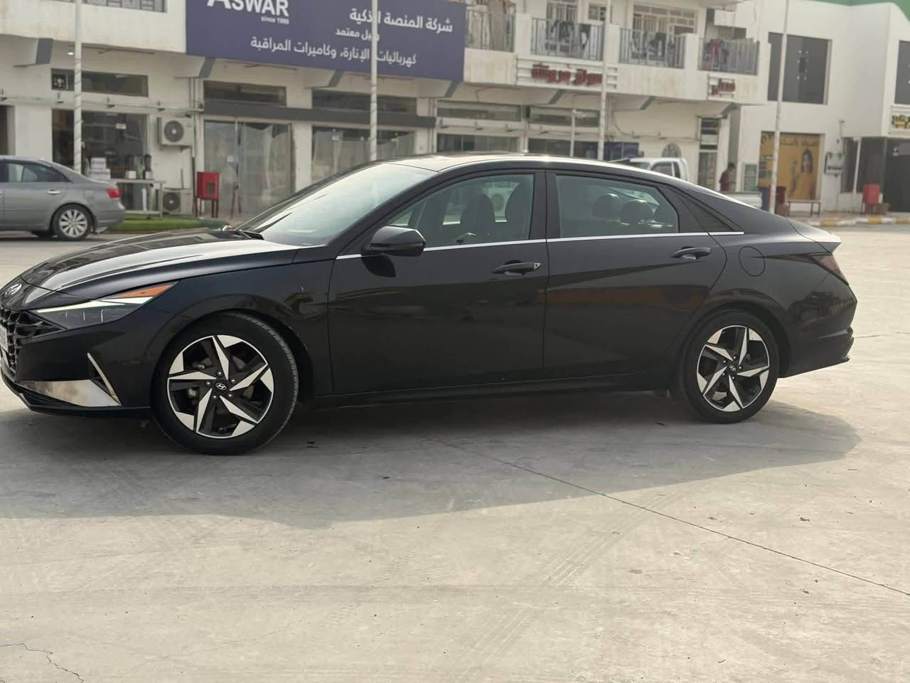 السلام عليكم النترا 2022فول مواصفات رقم بغداد بأسمي داخله كلين وصار بيها طخه موضحه بالصور باب صبغ وجاملغ بارد فول للاخير بصمه فتحه كامره حساسات شاشه متصل كشنات جلد +تبريد تدفئه كشنات شحن لا سلكي سايد بريك كهربائي لايت 3 عدسات زنون ويل 17 فتح  الصندوق عند الاقتراب اوتو هولد تحديد مسار ماشيه 100 الف السياره السعر 147 وبيها مجال بسيط للاستفسار *********** مكاني واسط الصويرة
