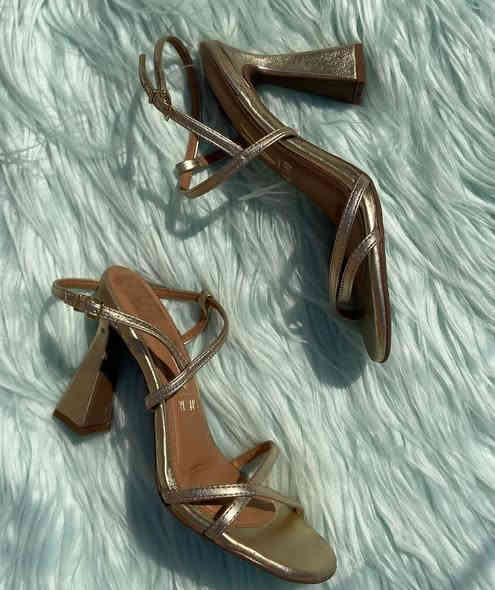 توفر شلعه احذيه كعب نسائي الكميه خير من الله فوك 50 قطعه شي ان  ***********
