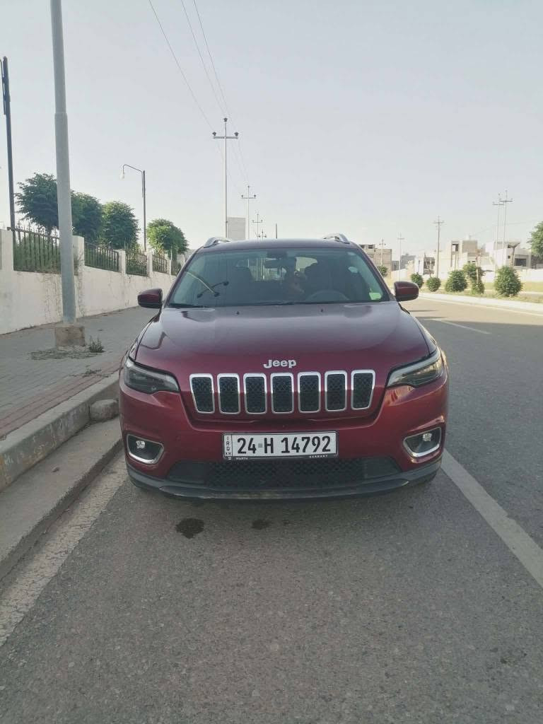 Jeep cherokee 
2019 توماتيك
نه ده بله 
ايربك نه ته قينه 
2 بارجه صبغ 
جواب بس تلفون . 406.24.40  0750
4بستن
كير مكينه شرت
 سعر 130 و مجال سميل, دهوك


**إذا كنت صاحب هذا الإعلان وتريد حذفه لأي سبب، رجاءا أرسل رسالة إلى الدعم الفني**