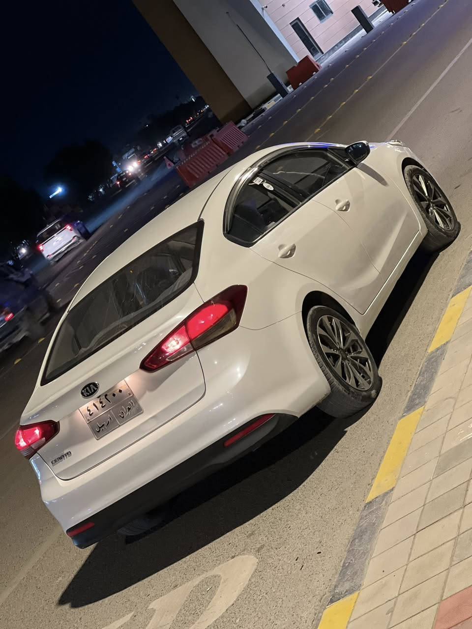 للبيع سيراتو 2017 خليجي كفاله عامه رقم اربيل الماني تريد وكاله او تحويل اليعجبك 
كير محرك حداديه تخم تاير تدفئه تبريد كله جديد وضح الشركه ماشيه 117 مكاني نجف
السعر 130 وبيها مجال فقط الشراي يتصل ***********
