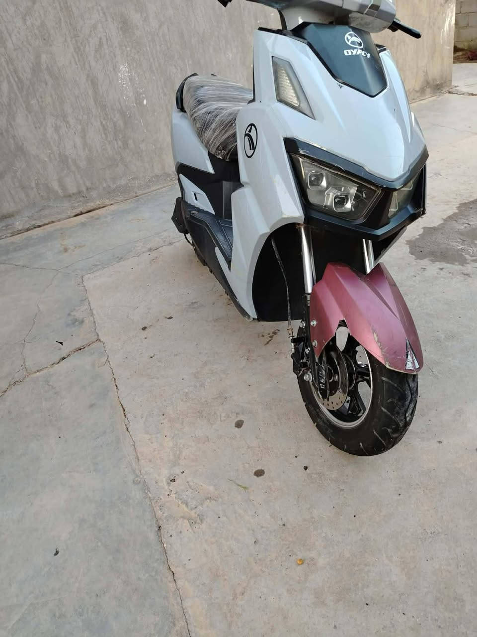 مكلف بالنشر ..
دراجة سكنس فول نظافة بطارياتها 10 برمضان مبدلهن يعني صارلهن شهر فول وعالفحص والدراجة نظيفه وين متريد افحص ..
السعر 400 وبي مجال ..
*********** ..
*********** ..
