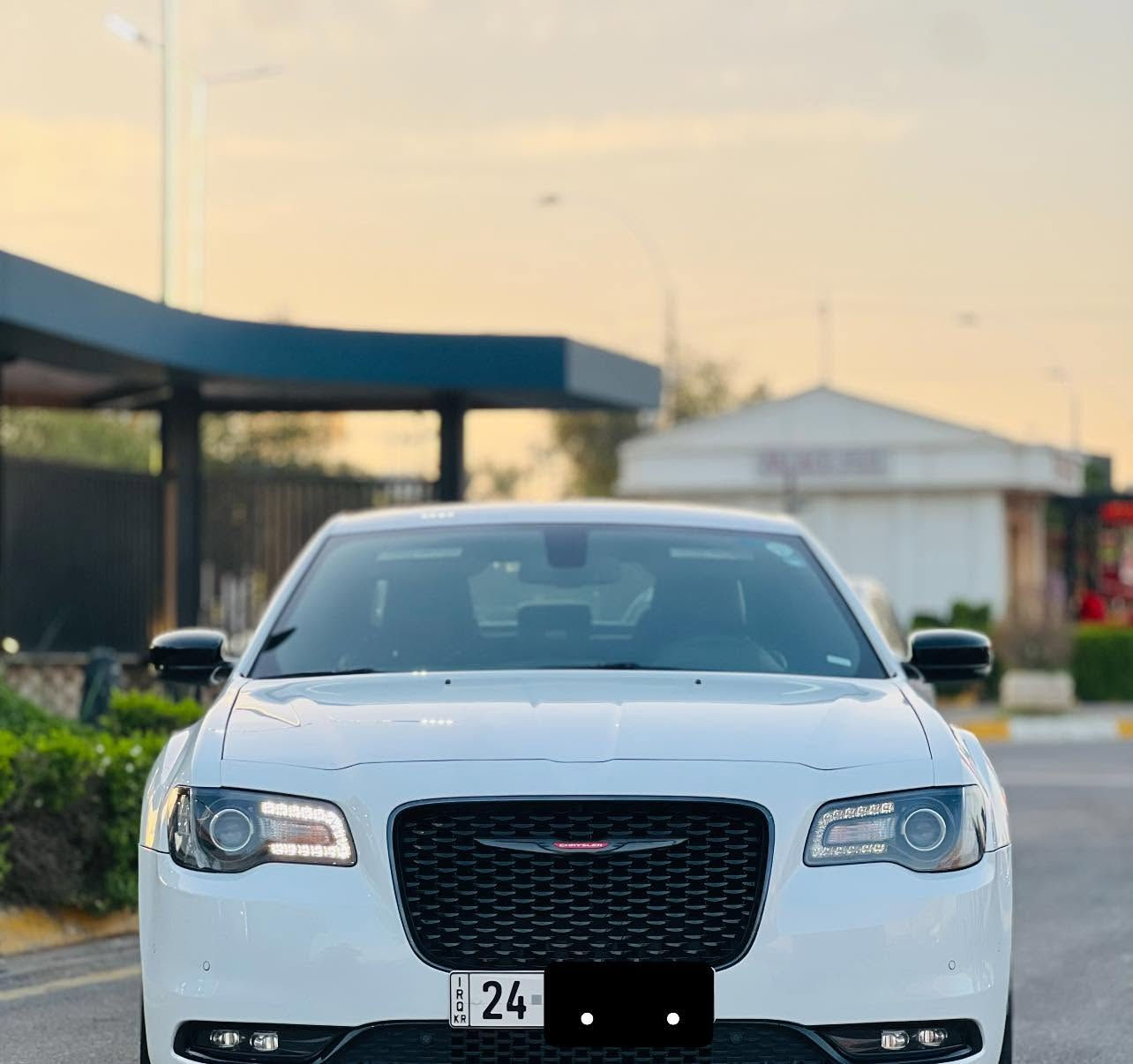 السلام عليكم 
كرايسلر s300
سنة الصنع 2022 لون ابيض مواصفات s فول 
كار فاكس كلين تايتل حتى الدعاميات مكفولة 
فقط بيها قطعة واحدة كلير امريكا بدون معجون وبدون ضربة
السيارة نضيفه بمعنى الكلمة
 إدامة وسيرفس وتبديل دهن في شركة هارلم فقط
إطارات جديدة وصدر أمامي خلفي جديد 
بشكل عام السيارة بدون اي نقص
مكان السيارة كركوك 

*********** رقم الهاتف
