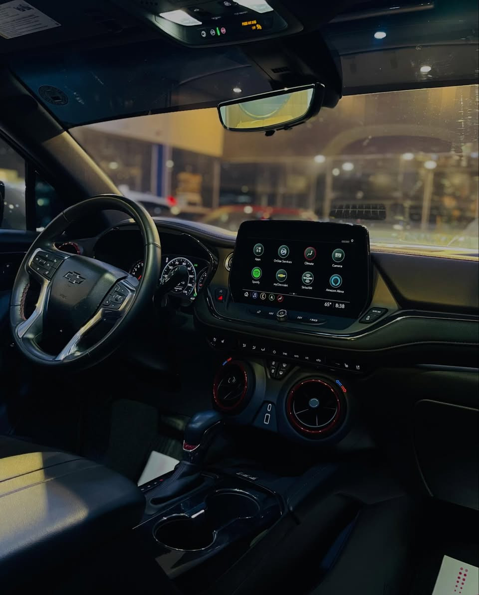 بسم الله ما شاء الله توكلنا على بركة الله.
#الحوت_لتجارة_ومزادات_السيارات 🇮🇶 
______________________________________
#اعلان_بيع_سيارة
🔷السيارة : شوفرليت بلايزر V6) RS)🔥
🔷سنة الصنع : 2023
🔷اللوحة : اربيل
🔶السعر : 263 ورقة
🔷الضرر : تبديل وصبغ البنيد فقط. (صور الضرر مرفقة بالاعلان)
🔷ضرر الايرباك : ستيرن ودشبول وبردة .
🔷رقم الشاصي : 3GNKBKRSOPS135914
______________________________________
🔷المواصفات: RS 🚀
🔹حجم المحرك 6 سلندر 3.6L 
🔹تو تون Tow-Tone سقف اسود وبدي سلفر
🔹عداد المسافة 43 الف ميل
🔹كاميره خلفية 360 درجة
🔹فتحة سقف بانوراما 
🔹رادار امامي وجانبي وخلفي
🔹تنبيه الخروج عن المسار
🔹حساسات خلفية
🔹جنطة كهرباء
🔹كراسي جلد RS
🔹كرسي السائق هزاز مع الرادار
🔹الكراسي الامامية كهرباء
🔹تبريد وتدفئة الكراسي الامامية
🔹تدفئة الكراسي الخلفية
🔹ميموري كرسي السائق
🔹ويل كب حجم 21 انج مع اطارات بحالة جيدة
🔹وضعيات قيادة
🔹لايتات LED بالكامل
🔹شاشه تحكم بالايعازات
🔹تحكم ستيرن جهتين
🔹بصمة ابواب وتشغيل وتشغيل عن بعد
🔹مع باقي المواصفات الاعتيادية
————————————————————————
☎️ الاتصال :
***********
***********
📍النجف الاشرف - المدينة المائية - مقابل حي الجامعة - قرب سنتر جبل عامل.

🔹TIKTOK 
https://www.tiktok.com/@hoot.cars?_r=1&_t=ZS-93D4aRKWGKQ

🔹INSTAGRAM 
https://www.instagram.com/hoot.cars?igsh=MWZkcjE5cHhja2Rleg==

🔹WEBSITE 
https://hootcars.autos
