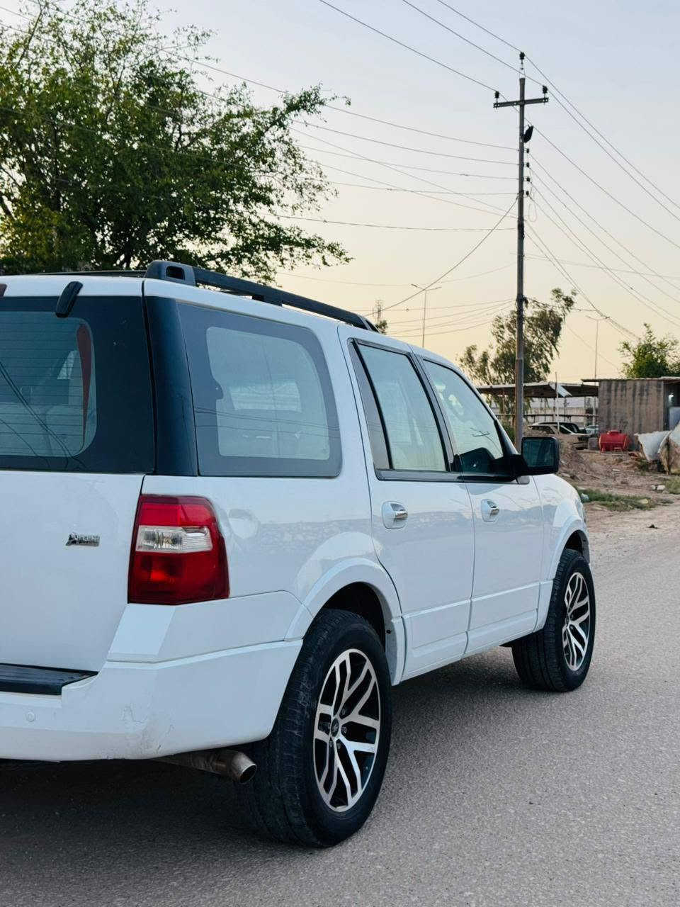 فورت اكسبديشن موديل ٢٠١٠السياره بيهه خشم البنيد صبغ والهلال الخلفي بدون اي حادث السياره اي نقص مكو كير محرك تراي تبريد باسمي تحويل وهزه جديد صدر السياره احلى من الصور مكاني بابل رقمي *********** السعر ١٣٣
