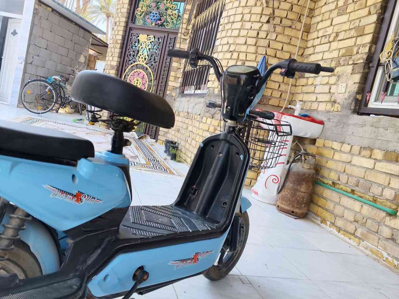 السلام عليكم
دراجة شحن 🔋⚡ للبيع
موديل2025
حجم 14
كهربائيات كله شغالة هورن لايت اشاير
تشغيل عن بعد 
بصمتين 2
سويچين2
كاملة مكملة
نقص فقط بطاريتين عاطلات 
تجي وتفحص
السعر:150 
الموقع:كربلاء-الخيرات
للتواصل : واتساب ***********
او على الخاص
