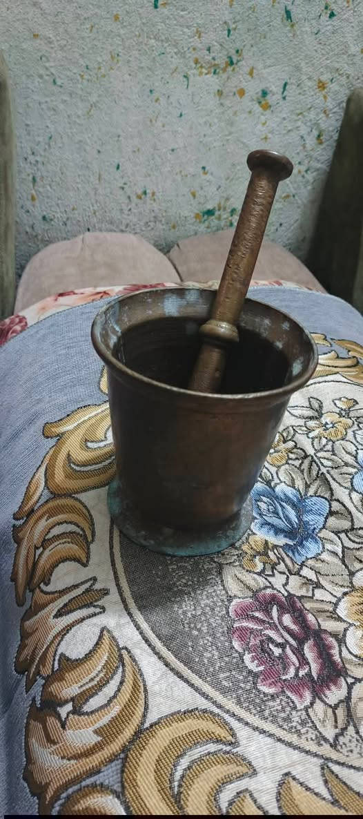 السلام عليكم هاون قديم كلش نضيف وثكيل السعر 100قفل مكاني بغداد ‏‏‪***********‬‏
