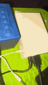 بروجكتر او عارض سينمائي
شغال وعل فحص ويا تحويله ايفون وسماعه خارجيه وريموت  غراضه كامله بسعر ٣٥ الف للتواصل ***********
