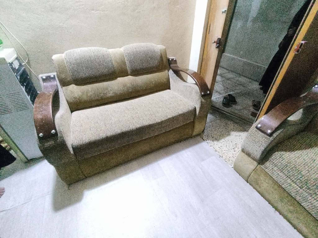 السلام عليكم طخم البيع نضيف ما بي اي ضرر   تركي ما مكسور ولا بي اي شي  5 قطع مستعجل على البيع سعرة 130 وبي مجال الشراي يتصل على رقم *********** عمارة, ميسان

