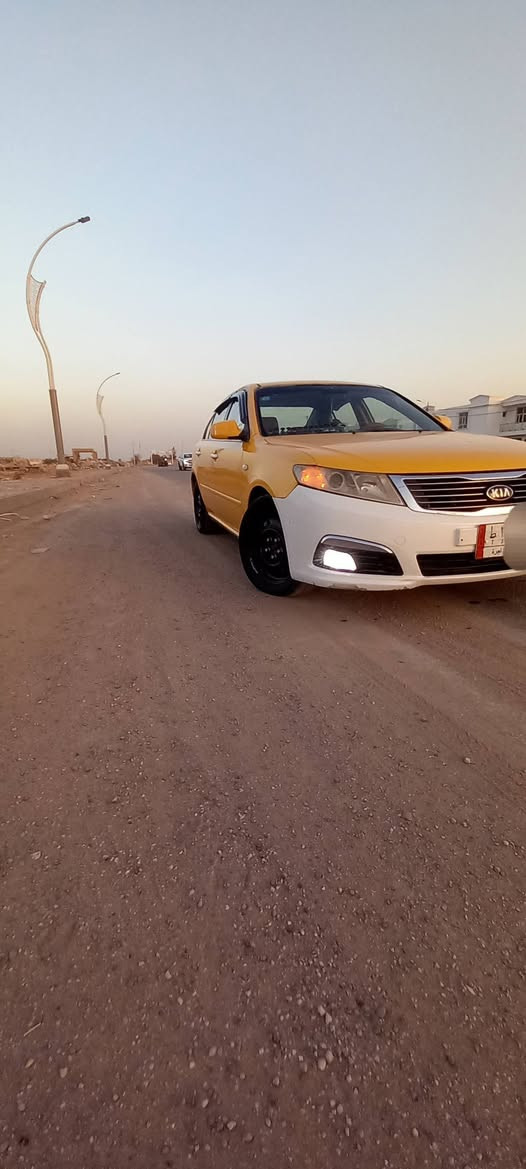 السلام عليكم سياره اوبتيمه 2009رقم بغداد باسمي مكينه وكير مال حاويه شرط فرممه حداديه كله مال حاويه حداديه لخلفيه هم مال حاويه تبريد شغال ثلج تخم تاير جديد  كهربائية كلها شغاله دعاميه جديدة عبوه فيت بم حاويه نوزلات حاويه سياره مكفوله عدة ضربه جهة اليمنه جاملغ وبنيد وبيه تبديل فخذ سنوية ل2028 مكان السيارة ديوانيه ***********
