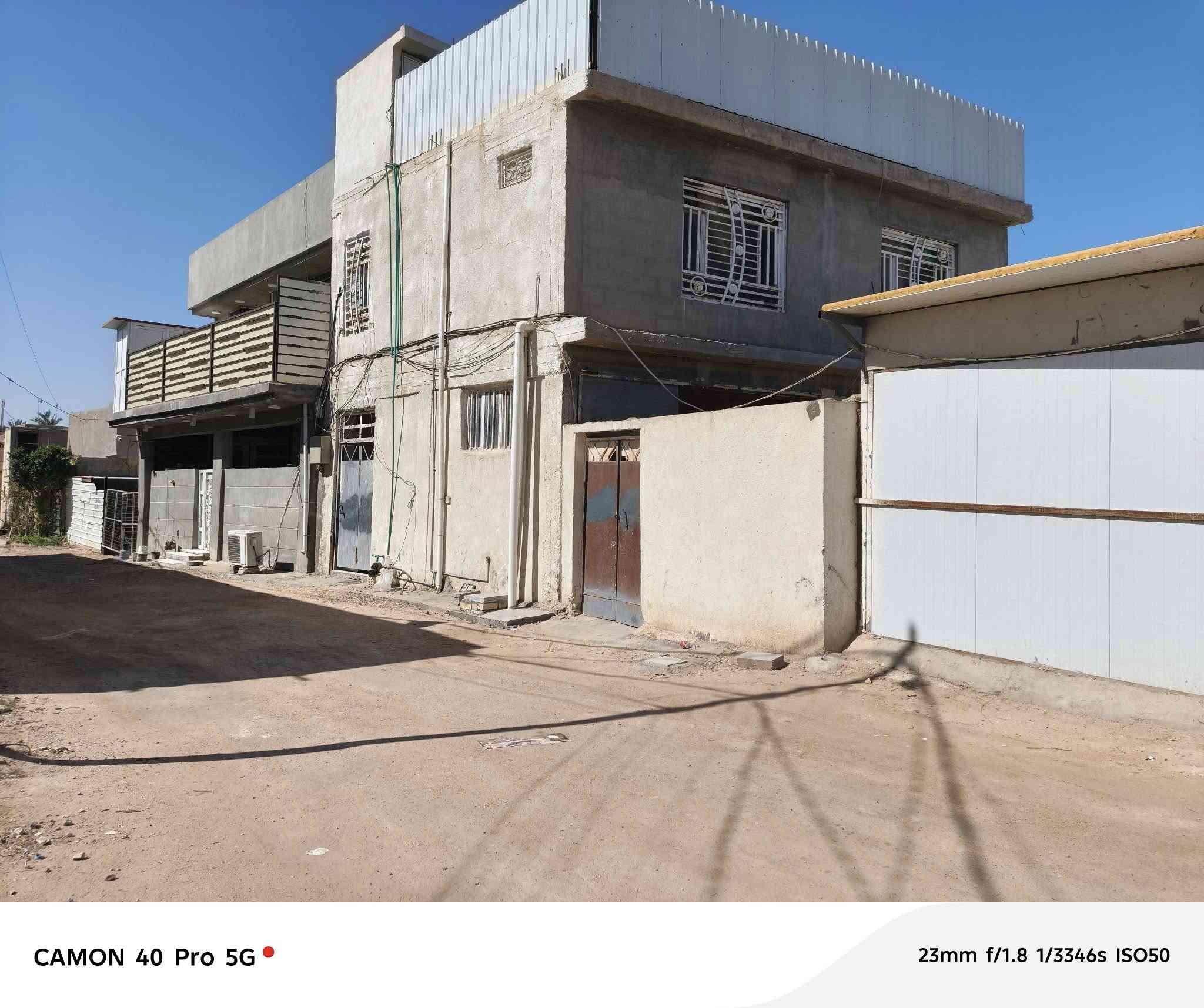 السلام عليكم فرص استثمارية فول واحد على واحد عقار لبيع يتكون العقار من شقه ومحلات وبيت طابقين مكان جوهره مكان كلش حلوه شتريد اصير تجاري او  سكن أو حسينية  مباشرة طريق الزوار (سمعي مثل الطماطه وين ماتريده اصير هذا العقار مثل الطماطه 😂شتريد اصير) مساحه العقار ٤٠٠متر مكان  كربلاء طوريج  مقابل مجسره مال العبور مال ملبيج (حي السلام) الاستفسار على الخاص أو الاتصال الرقم التالي***********
