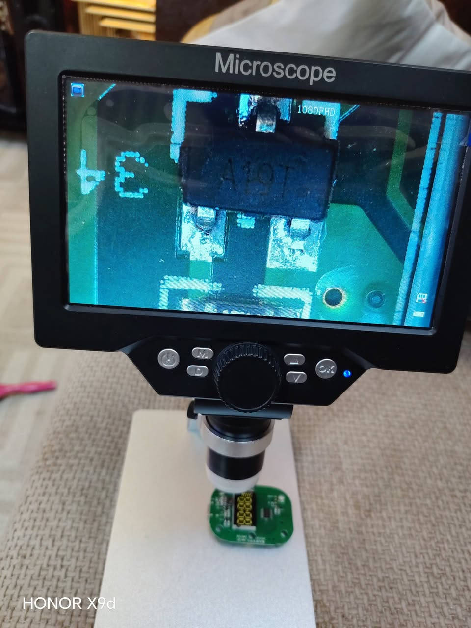 مجهر رقمي محمول، MUSTOOL G1200. 
تكبير مستمر يتراوح من 1 إلى 1200 مرة.
 شاشة LCD ملونة بحجم 7 بوصة يحتوي على كاميرا بدقة 12 ميجابكسل لالتقاط الصور والفيديوهات.
الاستخدام: مناسب للأعمال الإلكترونية الدقيقة، وفحص الدوائر المطبوعة، والمجوهرات، والكائنات الحية الدقيقة
السعر ٦٥ ألف شامل التوصيل


**إذا كنت صاحب هذا الإعلان وتريد حذفه لأي سبب، رجاءا أرسل رسالة إلى الدعم الفني**