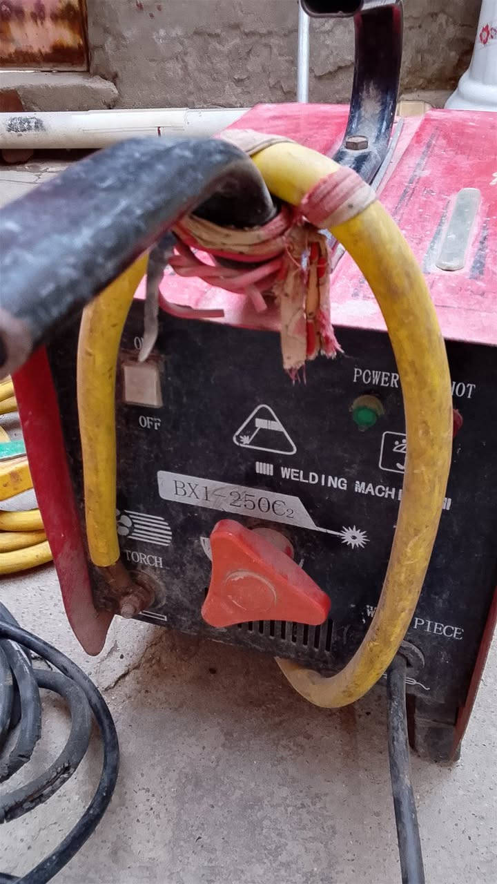 سلام عليكم خوان  عندي مكينه لحيم  نحاس  100 /100  البيع السعر 100
 ***********  يوجد واتساب ماسنجر
