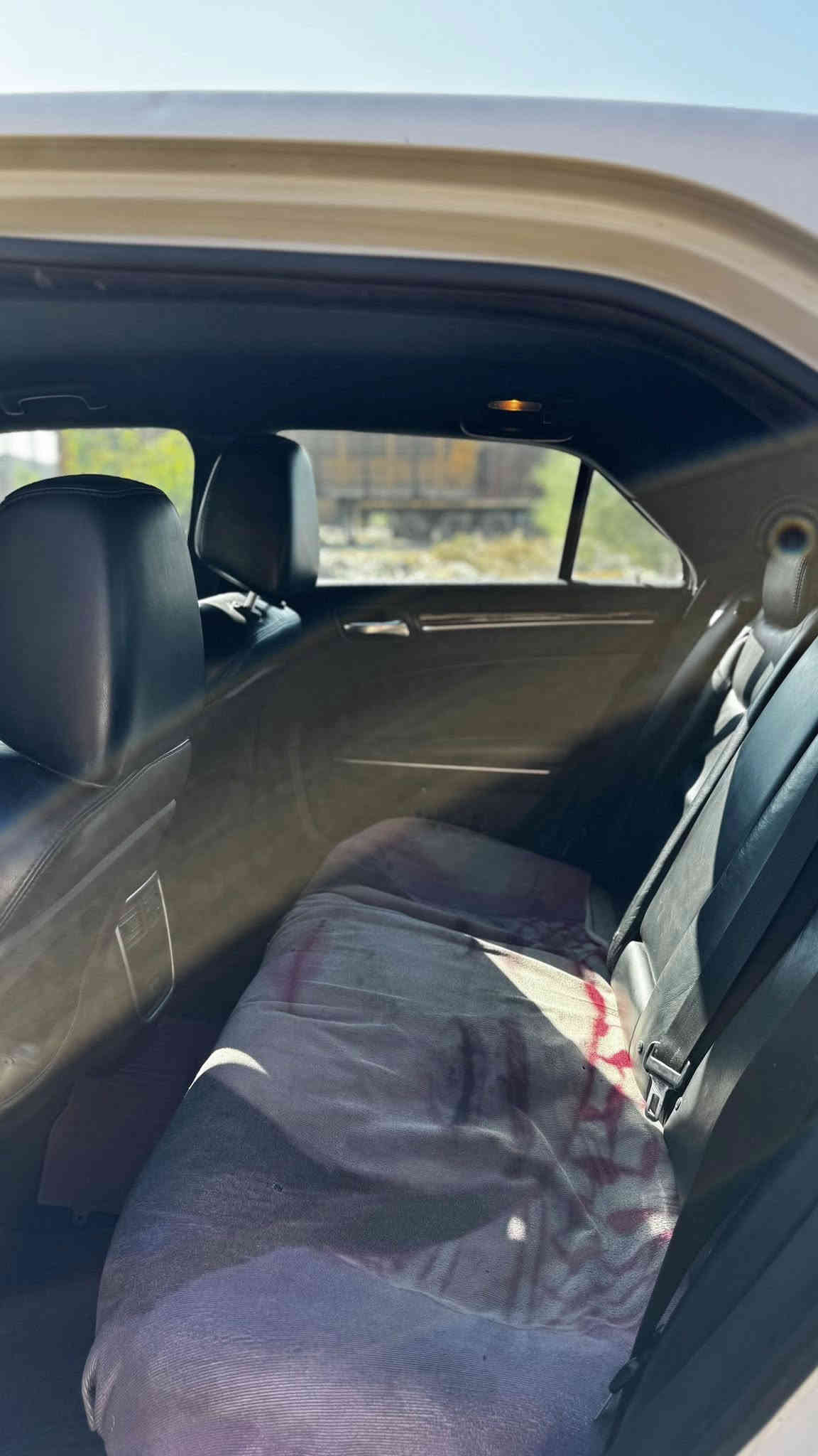 السلام عليكم 
اوباما موديل 2012 للبيع 
السياره جاهزه على اخر حبايه 
رقم اربيل تحويل ثاني يوم
السياره بدون ضرر بدون صبغ ولا حته فتح 
كلين عدا الدعاميات 
السياره 5 مواصفات 
كير ماوس 
شاشه كبيره 
داخل صاج
كشنات كهربائي جلد
كشنات هيتر
كير كفاله 
محرك كفاله 
منضومه التبريد جديده 
صدر امامي جديد 
صدر خلفي عربانه 21 جديد 
تخم ويل اصلي مال 2023 
تخم تاير قبل يومين شديته 
مكان السياره بغداد الحريه 
بيها طخه بسيطه بالباب الصدر  من جوه واضحه بالصور
السعر 180 وبيها مجال وتجي تشوفها وبالخير عليك 

***********
