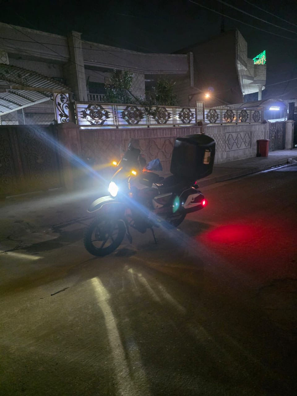 سلام عليكم 
بوكسر 2023 نازله بل 25 صار 7 اشهر نازله مرقم بغداد دراجه بعده جديده مكفوله كفاله عامه  دراجه كلش حلوه ونضيفه تجي وتشوف كل نقص مابيه  ابيع هيه وغراضه بيه اهواي غراض مكاني بغداد البلديات  *********** السعر خاص او اتصال
