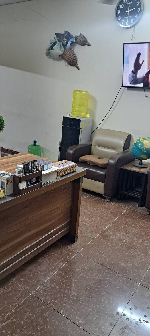 اثاث معهد متكامل للبيع… 
ستولات .. سبورات .. مكتب ادارة .. سبالت 1 طن عدد 3
مع كافة مستلزمات المعهد.. 
للاستفسار ***********

