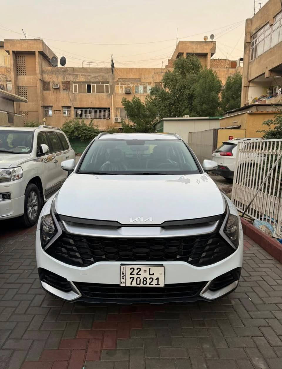السلام عليكم كيا سبورتج موديل 2023
وكالة نم رقم شمالي 
اتريد وكاله اتريد تحويل 
ماشيه 44الف 
بصمه تشغيل عن بعد 
حساس خلفي 
كامره
شاشه كبيره 
لفكيشن 
قطعتين تبريد 
رادارات جوانب 
شفتات ستيرن 
تحكمات ستيرن 
السياره مكفوله كفاله عامه من الصبغ والبارد والتبديل 
مكان السياره بغداد حي الجهاد قرب مطار بغداد 
السعر 215 الف دولار ونص وبيه مجال بسيط حك الجيه  
***********
