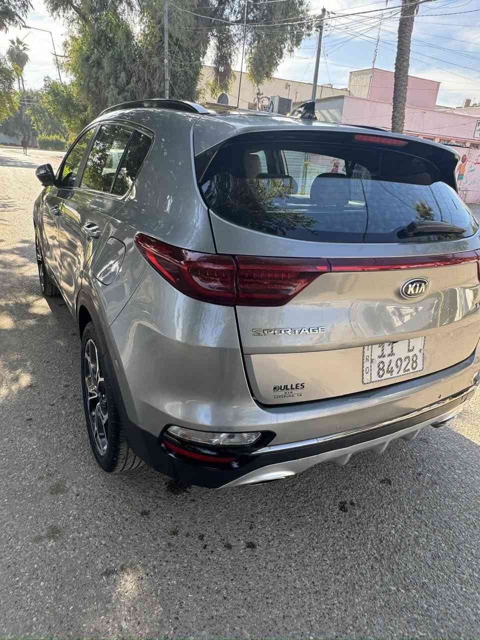 سبورتج  sx2020
سبورتج 2020 sx 
فول واحد ع واحد اعلى فئه بالسبورتج 
باسمي تحويل ثاني يوم
بانوراما 
بصمه
تبريد تدفئه بالكشنات 
جلد لون مميز
وارد امريكي حادثها تخريب من امريكا ومصبوغه قطع 
ماشيه 49 الف
محرك 2000 تيربو 
رايدها ب165 وبيها مجال بيع فقط 
ومكانها بغداد الوزيريه 
وهذا رقمي ***********
