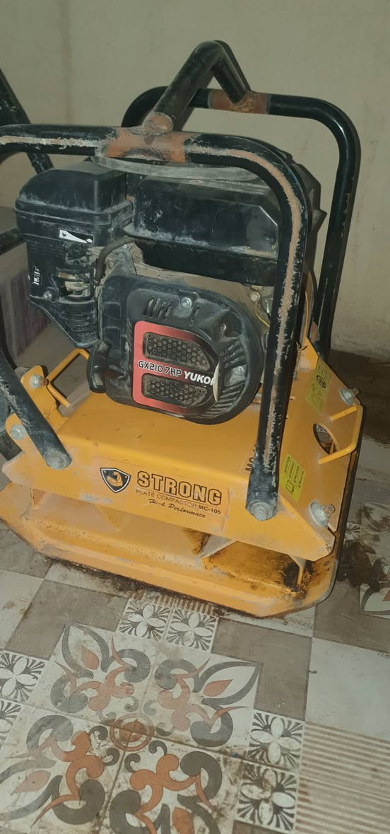 حادلة مستعملة شي قليل للبيع 
العنوان ديالى الخالص 
للستفسار الاتصال ***********
