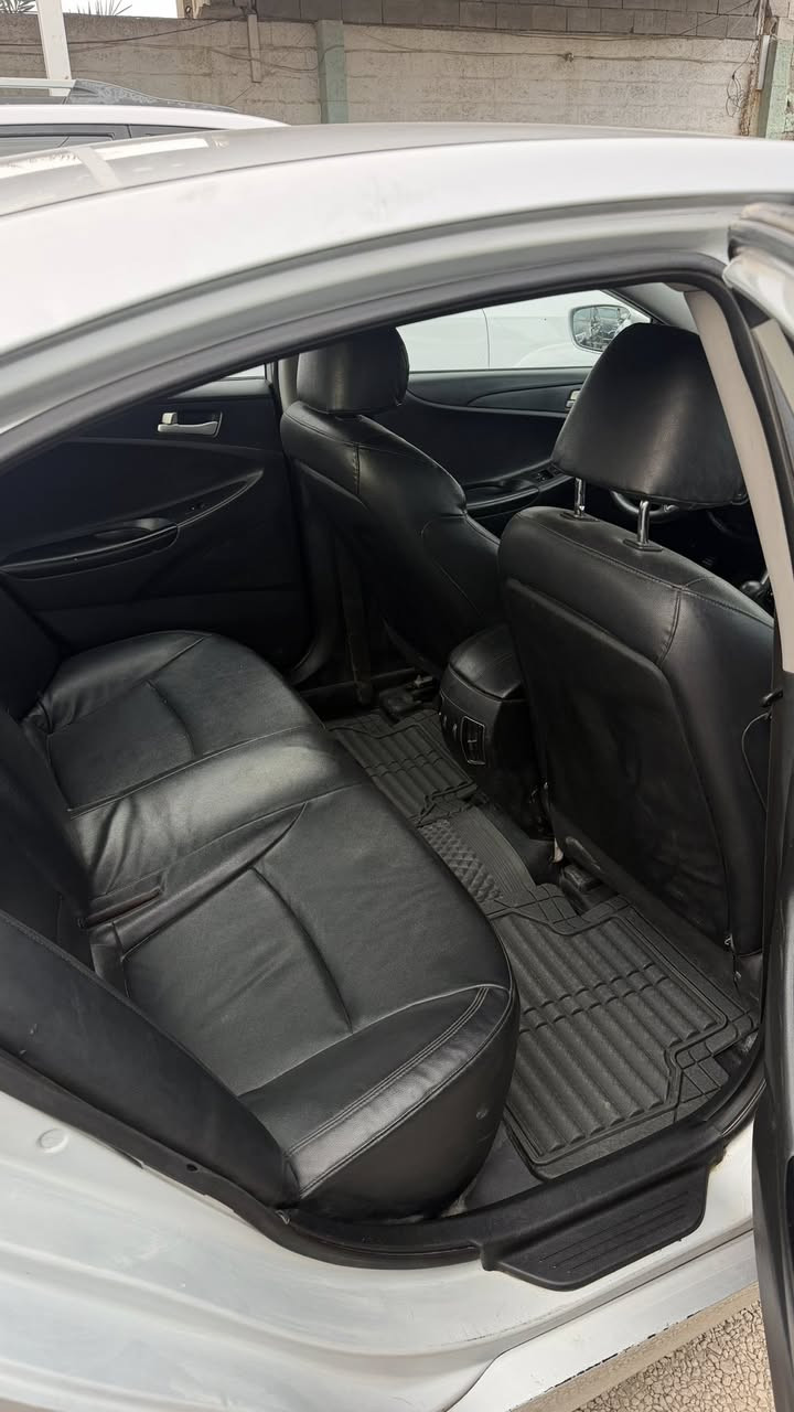 سوناتا موديل 2011
مكفوله كفاله عامه حته الدعاميات 
محرك 2000 دوش نضامين وحولتها نضام واحد 
سعرها 95 ورقة وبيها مجال قليل موجوده بمعارض وائل حاليا 
الرقم ***********
كشنات جلد
أرضيات جلد من الشركه 
كامره خلفيه
شاشه 
نضام ايكو 
تحكمات سترين 
سماعات دمام
