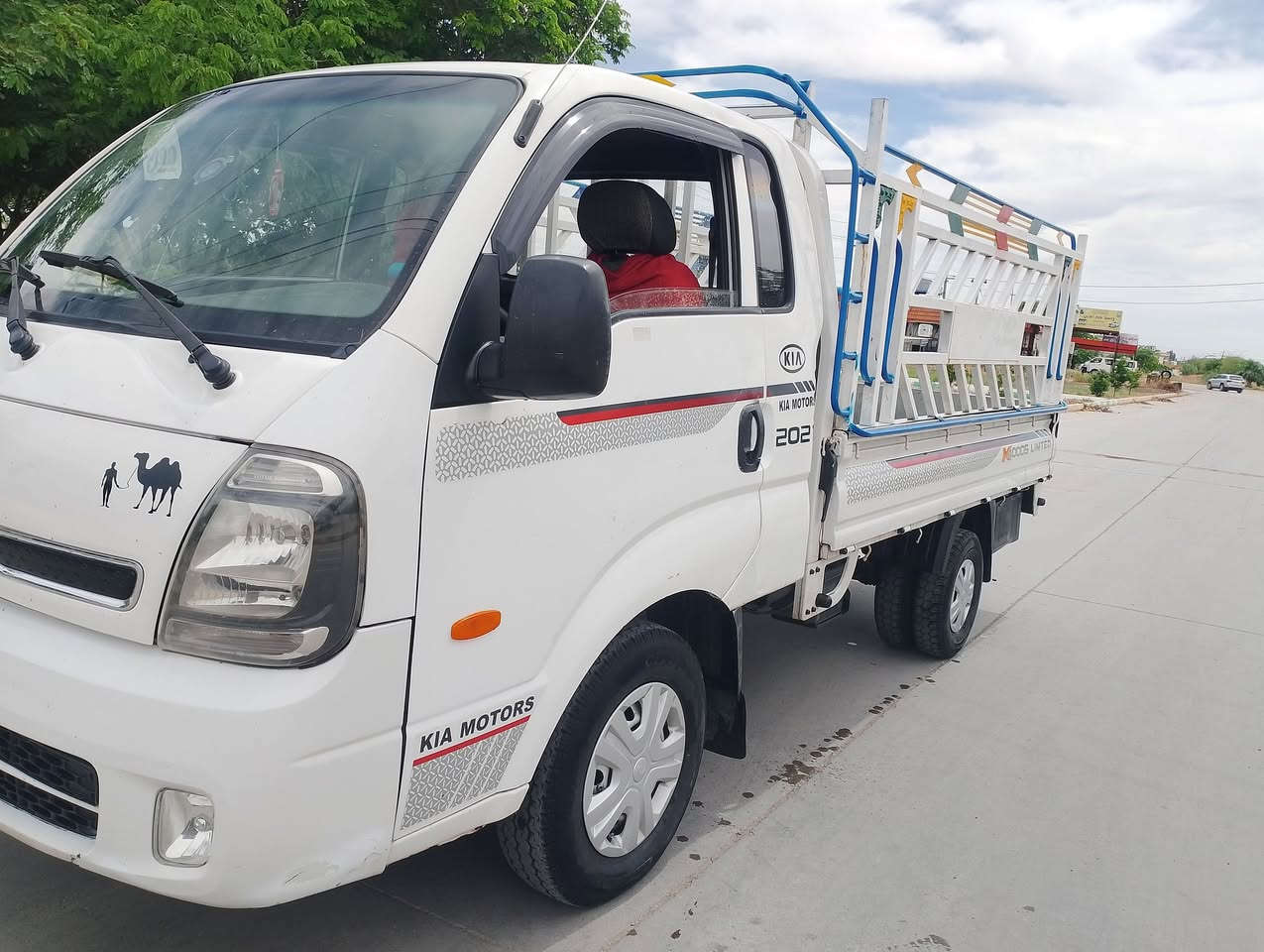 بەناوی خوای گەورە کەیە دوتەنی 3000 مەکینە ڕەشی سۆپەر بۆفرۆشتن چەمچەی لەگەڵ ایە ماڵی مەعرەز نیەوماڵی خۆمە شوێین کلار ڕزگاری  ***********
