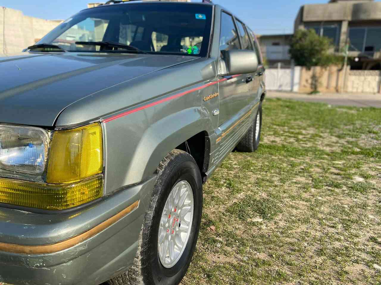 سلام عليكم للبيع جيب كراند شيروكي 1995 كير محرك بلاد  هزة سنوي جديد  رقم كركوك تحويل غرامه بشرط  كهربايا كله شغال بدون ظربة عام للجمالية  سعر(45) بيها مجال (***********)
