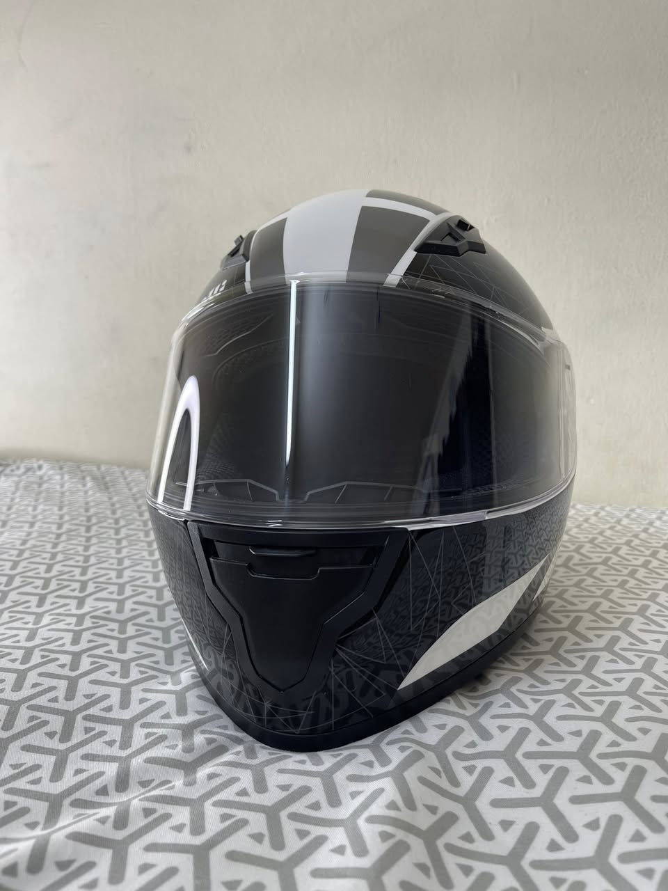 سلام عليكم خوذه بينتلي ايطاليه مستخدمه قليل مكاني بغداد السعر 70 الرقم ***********
