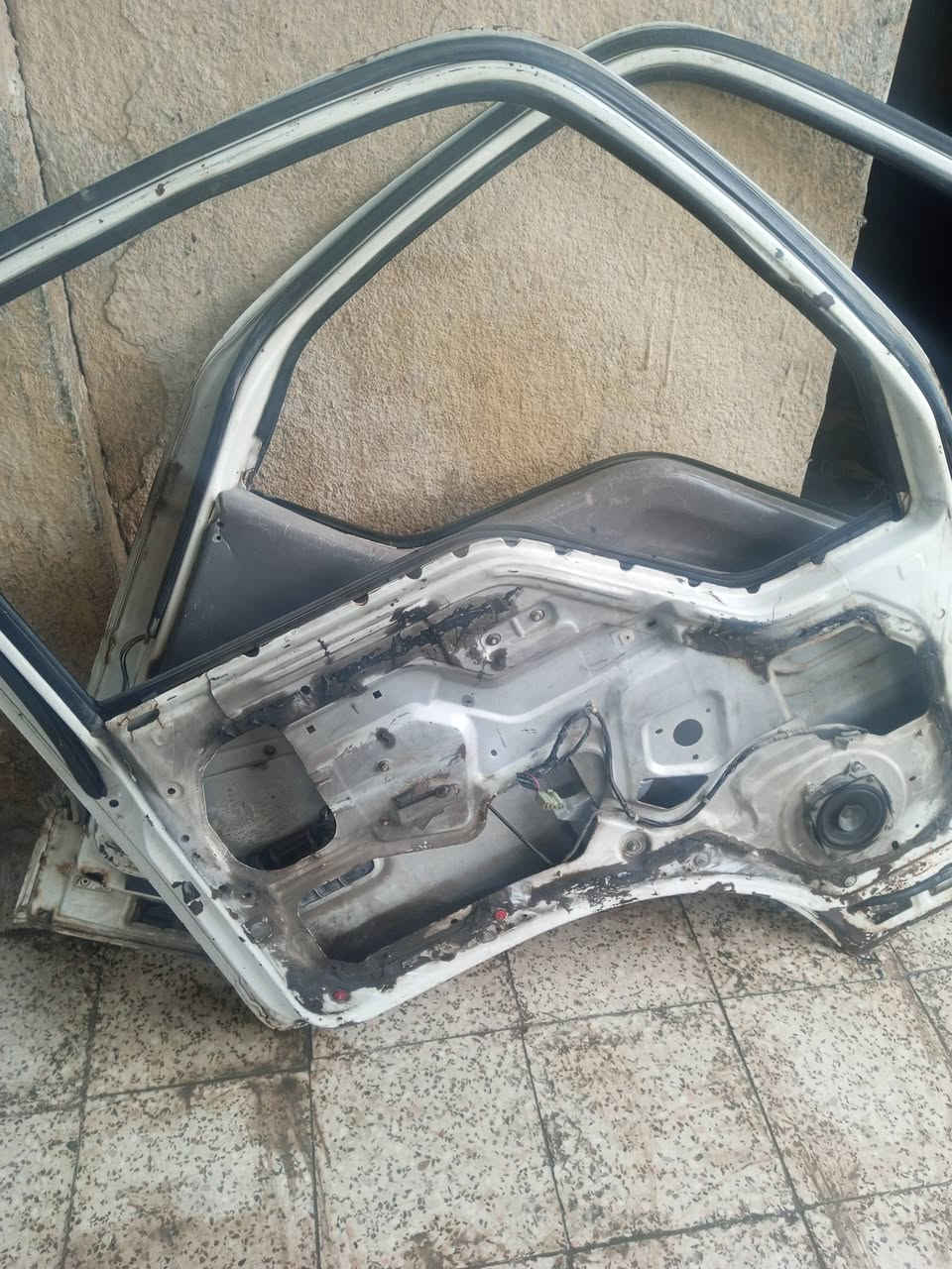 السلام عليكم باب فونترا البيع
سعر100 المكان البياع الشرط خامسه 
***********0
