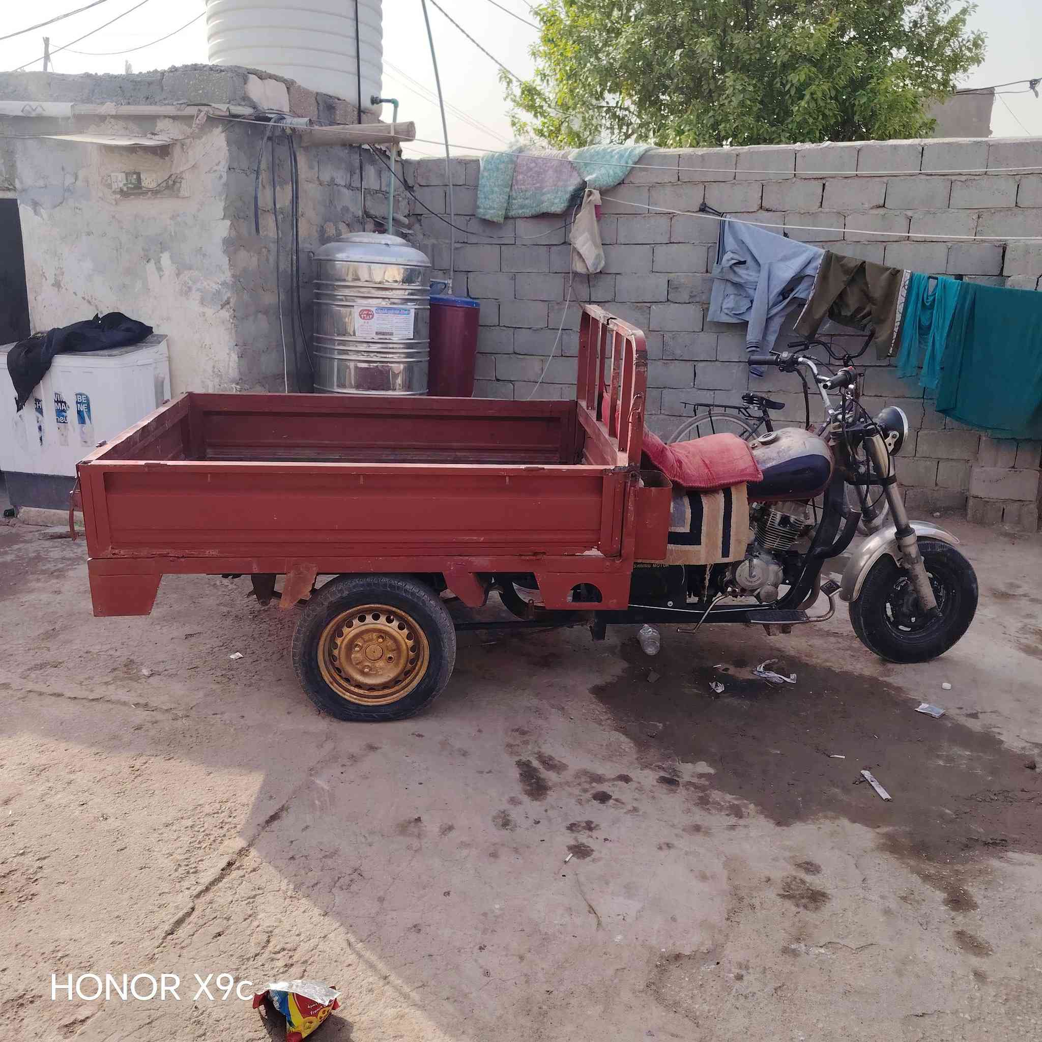 السلام عليكم ستوته للبيع موديل 15 رقم وسنويه بس مال الصفاحيات قاصهن مكاني حله ابو غرق السعر 800 وبيها مجال  ***********
