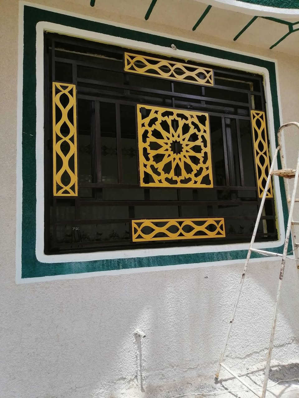 سلام وعليكم صباغ ديكورات واجهيات جدران شبابيك حديد كلشي اططلع الرقم *********** واتساب ***********
