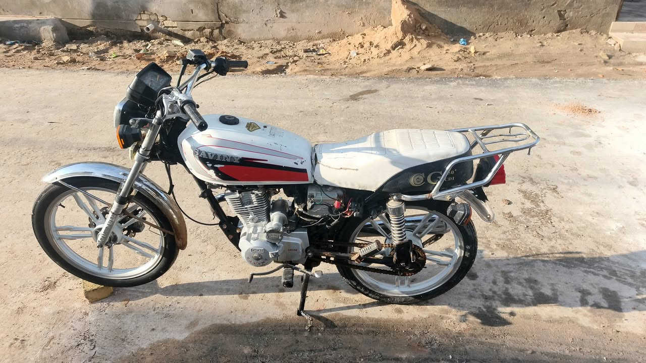 السلام عليكم سافاني للبيع وراق سكنر 2021 نضيفه بيه بس لاستيك ولف سعر 450 او بيها مجال مكاني دوانيه حي العسكري الثاني ***********
