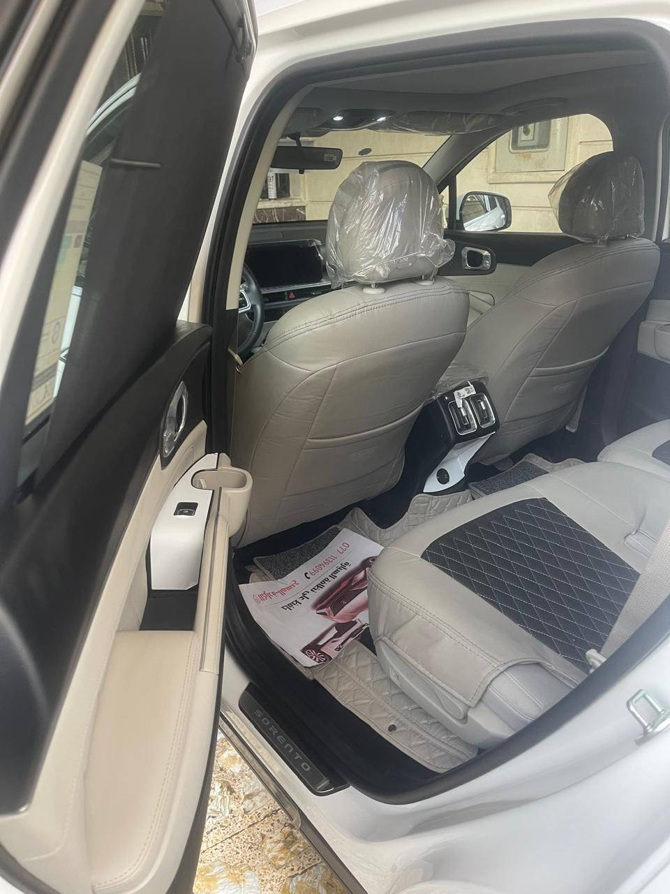 السلام عليكم 
سورينتو ٢٠٢٥ خليجي مكفول ماشيه ١٤ الف كيلو 
بعده بريحه الشركه نظيفا جدا 
محرك ٤ سلندر باسمي رقم بغداد 
فول بانوراما بصمه 
تشغيل عن بعد 
بصمات بيبان 
فول ع ا الحل. والحلد مسوي عمل 
مكانه بغداد السعر ٢٩٣

***********
