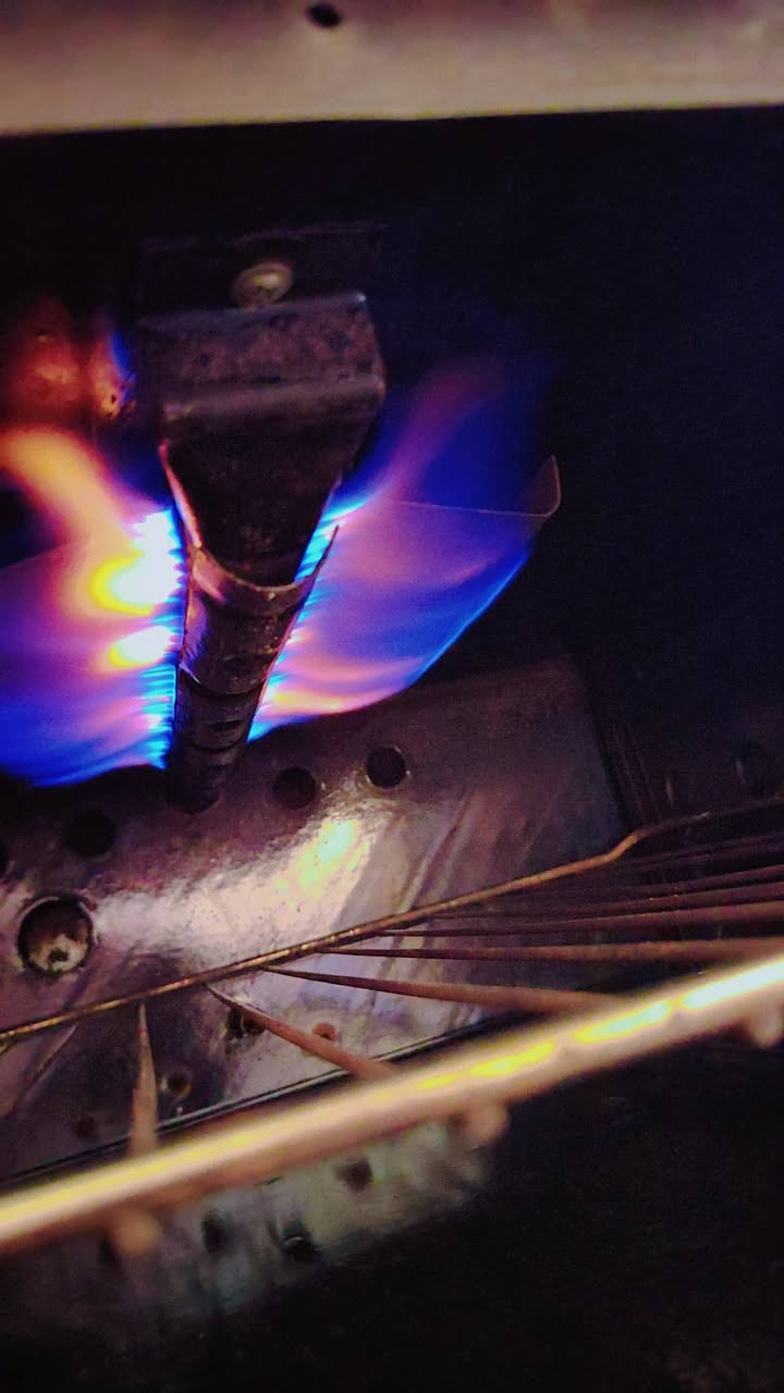 طباخ مصري شرط الشغل علفحص.سعر125الف اوبي مجال للشراي ***********
