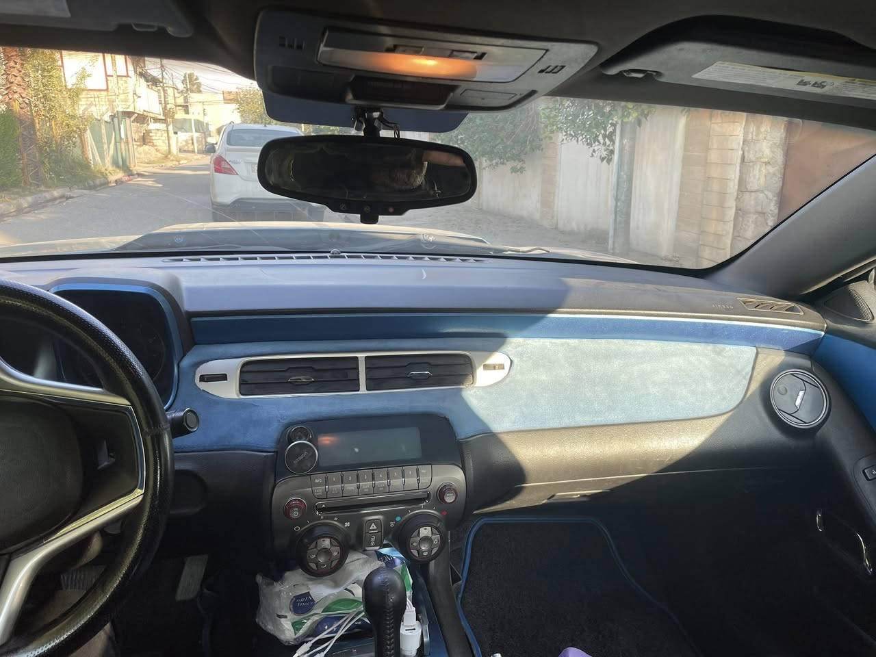 كمارو للبيع موديل 2012
مصبوغة عام 
رقم أربيل هزه جديدة 
باسمي شرط تحويل
طخم امامي وخلفي جديد
اكسن وكاردن ودرايم شفت جديد
الكهربائيات كلها شغاله
السيارة ماتحتاج شي
فقط المحرك بي تبخير
السعر 75$
المكان الموصل
***********
