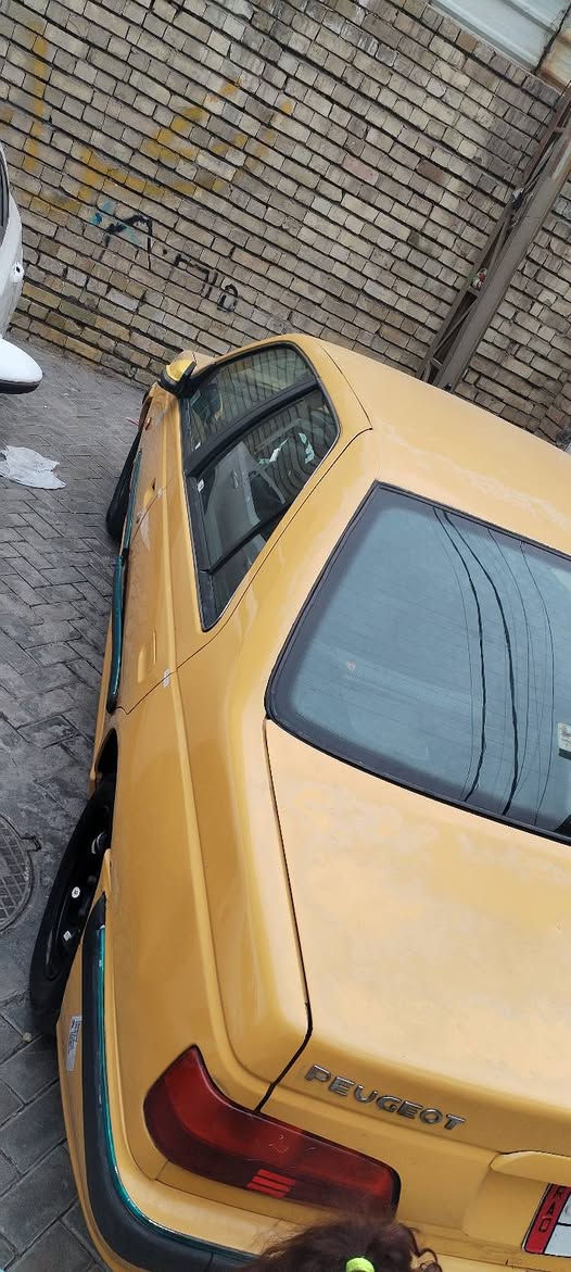 السلام عليكم بيجو بارص موديل 15 امبدل بنيد طاير  مكينه بيها خيط تبخير بيها نواقص واضحه بلصور السعر 40    مكان بغداد ام الكبر التصال ***********
